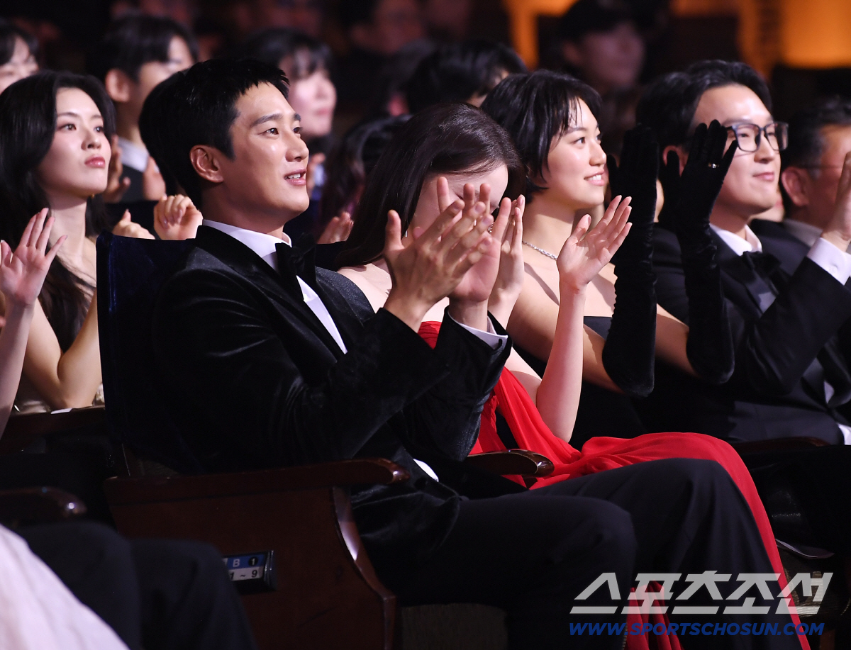 [단독] "박정민 돌잔치 참석할 생각은 없었는데"…안보현, 복싱 유망주→…