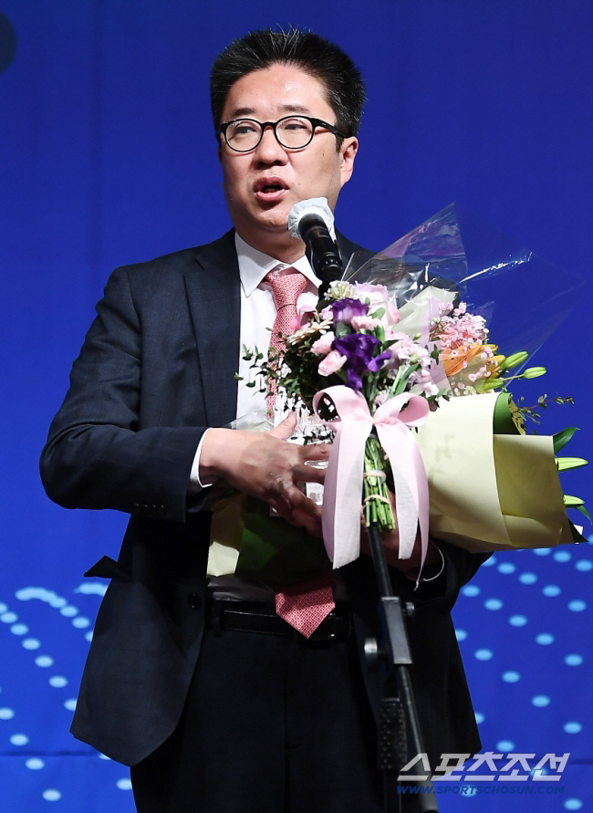 '이대호, 홍성흔 아니다' 초미의 관심, 울산 초대 감독 후보는 장원진-…