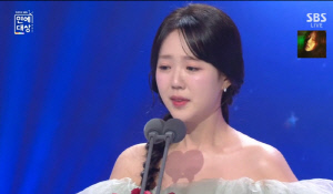 지예은, 갑상선 투병 딛고 우수상 수상 