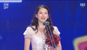 '최우수상' 김진경, 임신 발표 겹경사 