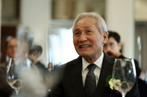 '혈액암 투병' 안성기, 어제(30일) 심정지 상태로 병원 이송...현재 중환자실 위중