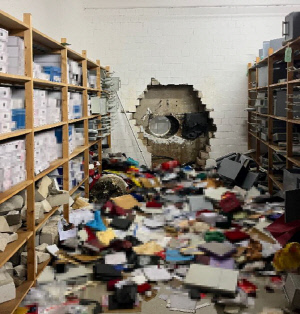 영화 같은 은행강도…벽 뚫고 금고실 진입, 510억원 털어가