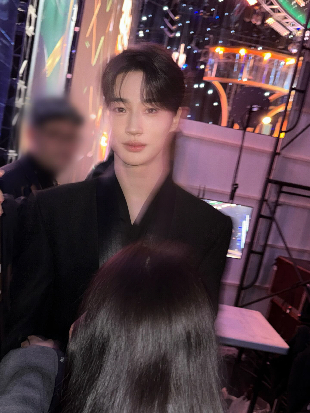 아이유·변우석, 대기실 투샷만으로 꿀케미 완성…눈맞춤에 팬들 “현실판 대…