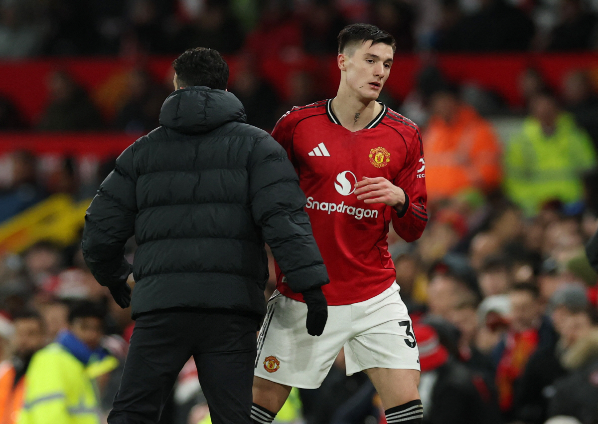 얘도 그냥 호일룬이네! 맨유만 오면 박살나는 ST들…꼴찌팀에 졸전→"셰슈…