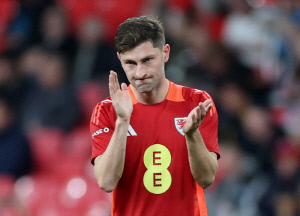 '쏘니, 나도 나갈까?' 손흥민 '토트넘 최애 절친'마저 떠난다...프랑스 니스서 러브콜