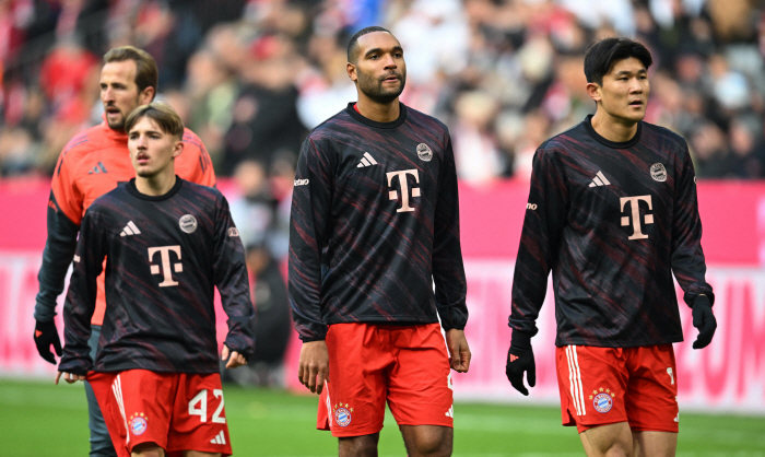 '대충격' 김민재 쓰기 싫다고! 뮌헨, 고개 숙인 채 재계약 돌입→"내년 KIM 떠나면 젊은 센터백 영입"