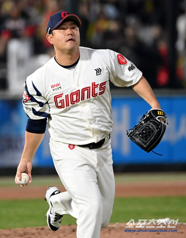 3년간 162⅓이닝 헌신한 37세 마당쇠, 팀내 FA라곤 한명 뿐인데…결…