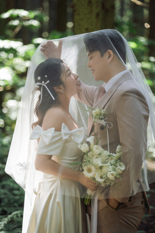 LG 마케팅팀 배건우 사원, 4년 연애 결실…신부 정하영씨와 내년 1월 3일 화촉