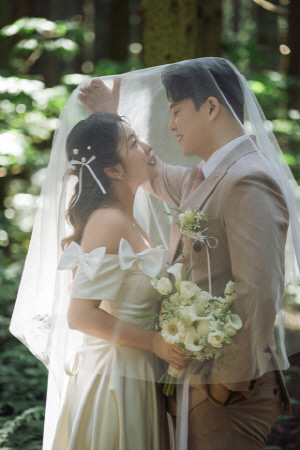 LG 마케팅팀 배건우 사원, 4년 연애 결실…신부 정하영씨와 내년 1월 3일 화촉