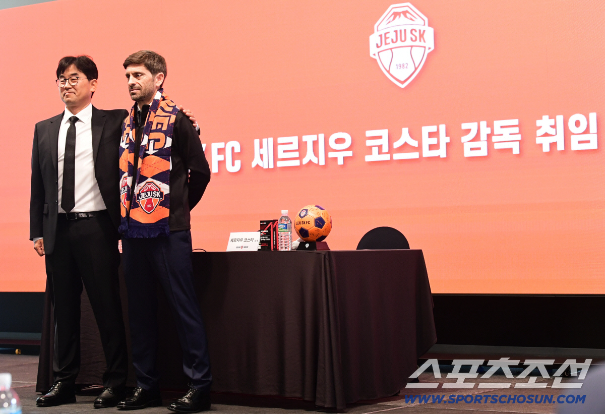 [오피셜]'전북 더블' 정조국 수석코치, 제주 SK 재입성 코스타 신임감…