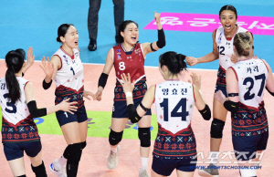 지독했던 풀세트 혈전! 현대건설, 흥국생명 잡고 8연승 성공 2025년 '유종의 미' [인천 리뷰]