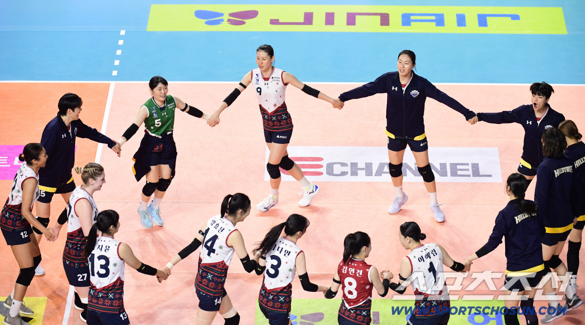 3G 연속 풀세트→'8연승'…사령탑이 전한 2025년 마지막 당부는? "…