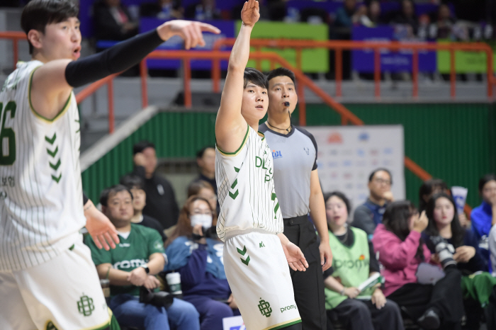 [농구영신 현장분석] 알바노, 이용우, 엘런슨 농구영신 축포 터졌다! DB 99대82 KCC 완벽제압. 고군분투 허 훈도 송교창 최준용 부상 공백을 메울 수 없었다.