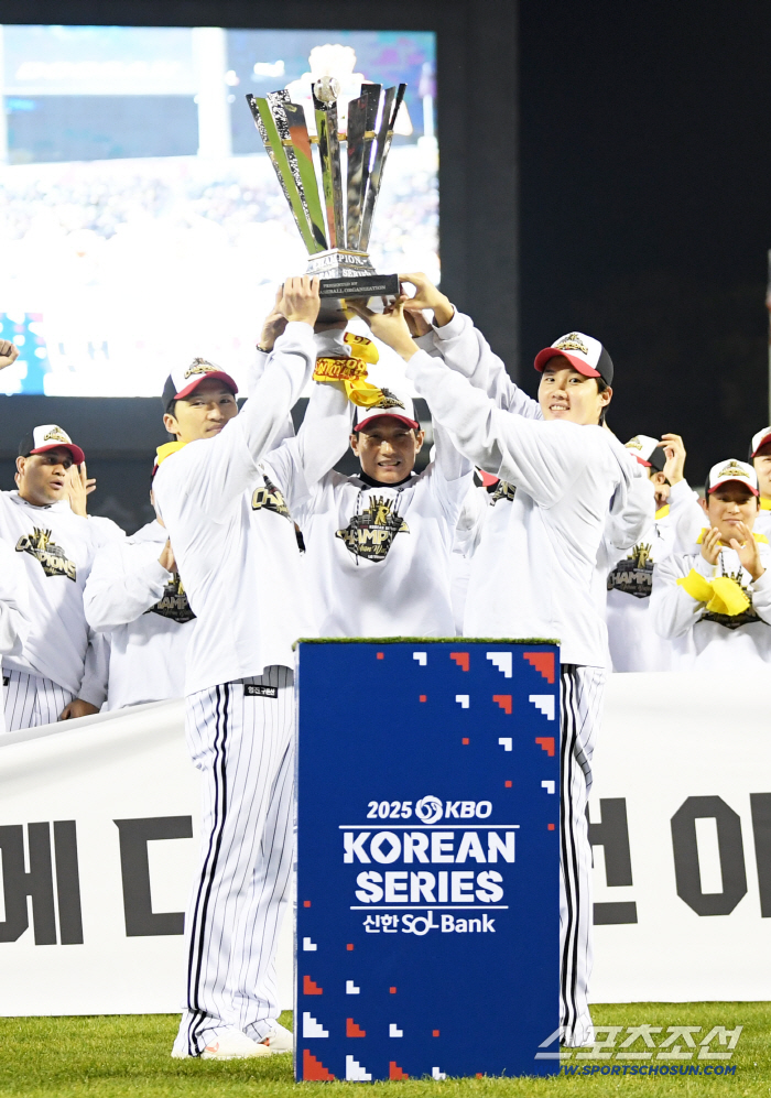 2026년에도 야구는 계속된다...LG 진짜 '왕조 건설'이냐, 한화-삼성 새 역사 쓰나