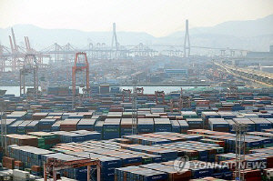 수출 7천억달러 이후의 과제…거세지는 '무역장벽' 올해가 문제