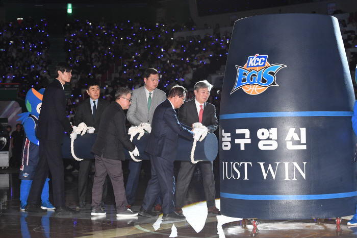 농·구·영·신! KBL 최대 히트 상품 위력은 여전했다. 7066명 관중 농구장에서 새해를 맞이했다