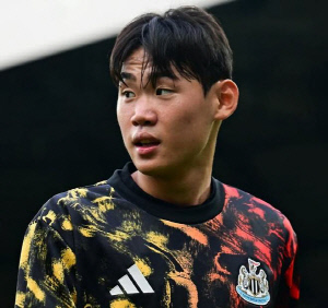 통탄스럽다, 韓 축구 비상! 손흥민 없는 EPL, 한국 프리미어리거 '멸종 위기' 임박...