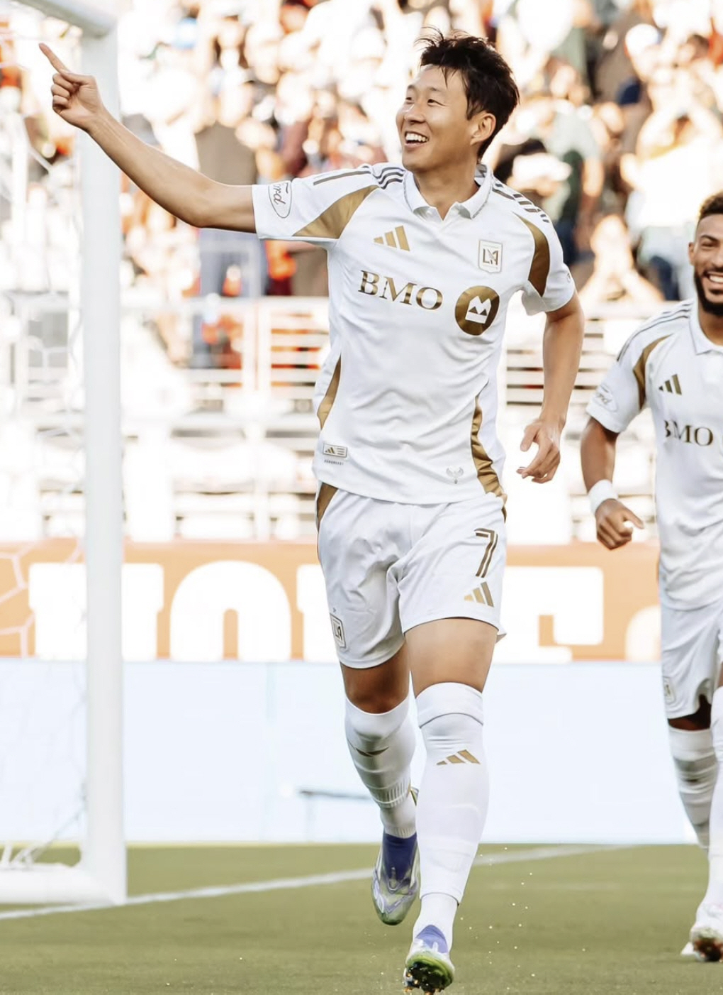 이게 바로 '손흥민 효과', 美 언론 '오피셜' 공식 인정...메시-뮐러…