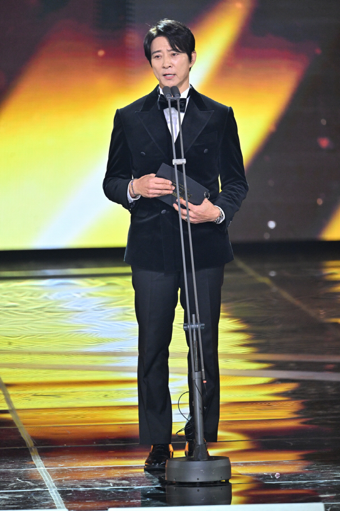 최수종, 故이순재 대신 'KBS 연기대상' 대상 시상…"영면하신 지 벌써 한 달" 먹먹[SC이슈]