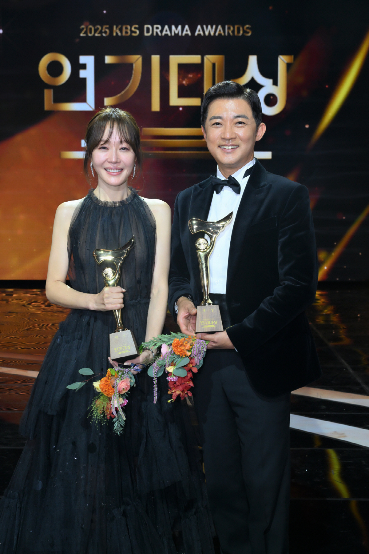 [종합] '독수리 5형제' 안재욱♥엄지원, 공동 대상…"대상과 인연 없다…