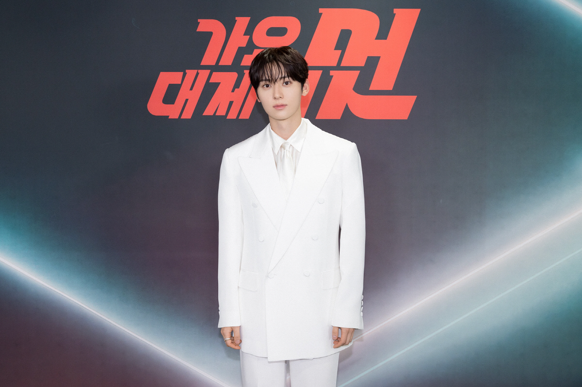 2년 만에 돌아온 황민현, '가요대제전' 이끈 완벽한 '멋'