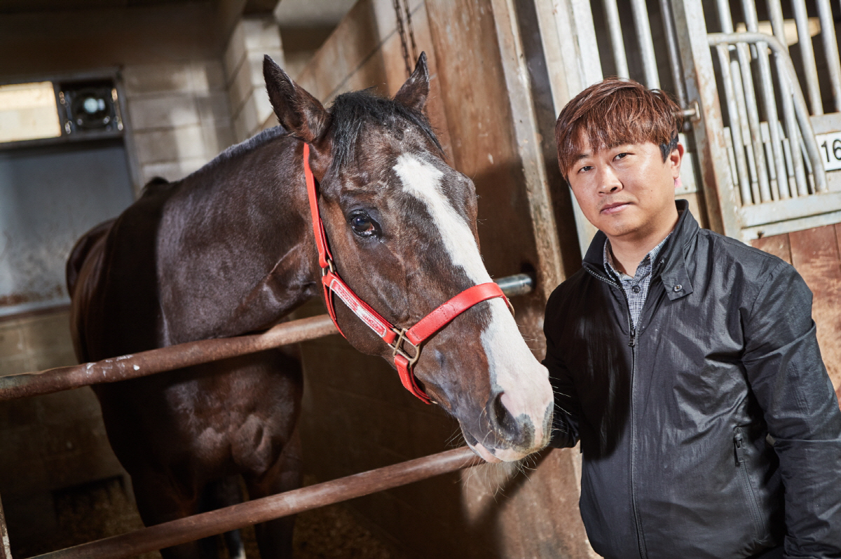 [경마]2026년 병오년 붉은 말의 해, 다시 달릴 말띠 조교사와 기수를…