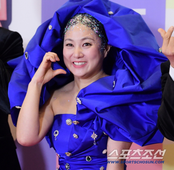 박나래 전 매니저, “술자리서 얼굴 향해 잔 던져 4바늘” 주장..박나래…