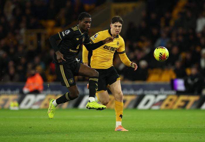 '이럴 수가' 손흥민 前 스승, '韓 마지막 희망' 황희찬 위기에 불붙이나..."강등 확률 99.84%"→"핵심 공격수 저렴하게 데려갈 준비"