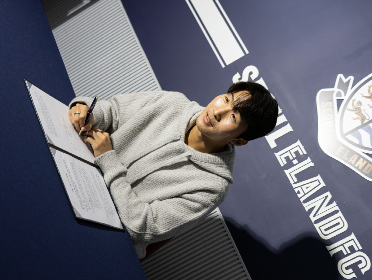[오피셜]"승격 역사 쓰는 시즌 만들겠다" 서울 이랜드, '핵심 미드필더…