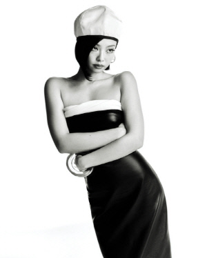 제니 아닌 줄..파격 숏컷 스타일에 완전히 다른 사람 됐네