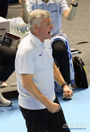 '미쳤다' 2026년 V-리그! 꼴찌의 반란이 일어났다…'고준용호' 삼성화재, 선두 대한항공 잡고 2연승 [인천 리뷰]