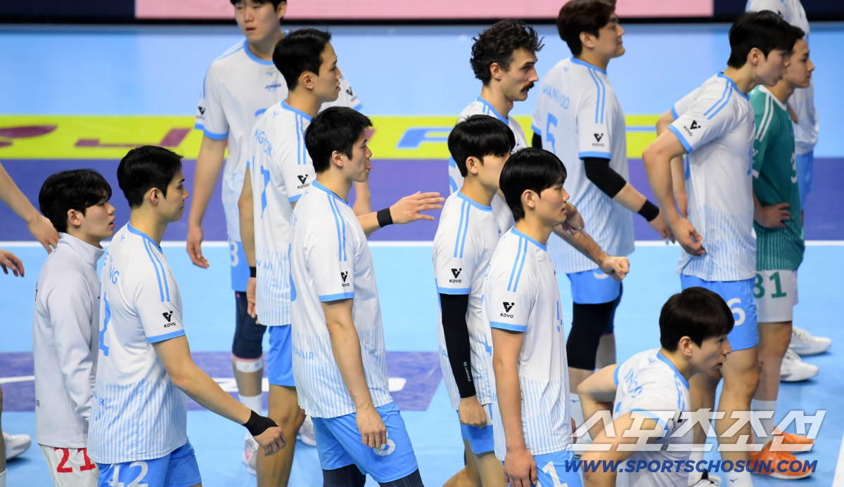 "우리 퀄리티 너무 떨어졌다"…충격의 리버스 스윕 패배, 명장에게 다가온…