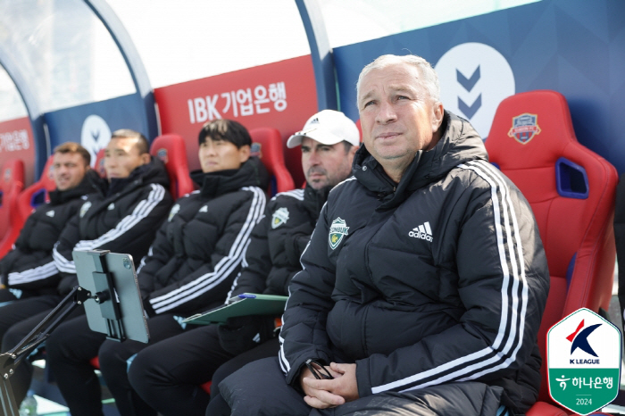 "진단명 조차 모른다" 전북 이끌었던 페트레스쿠 감독 건강 위독...루마…