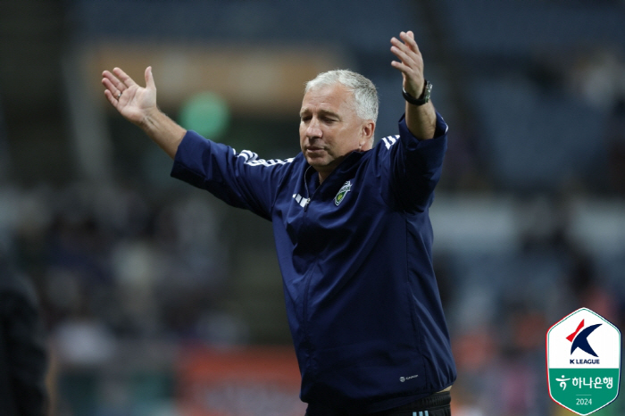 "진단명 조차 모른다" 전북 이끌었던 페트레스쿠 감독 건강 위독...루마…