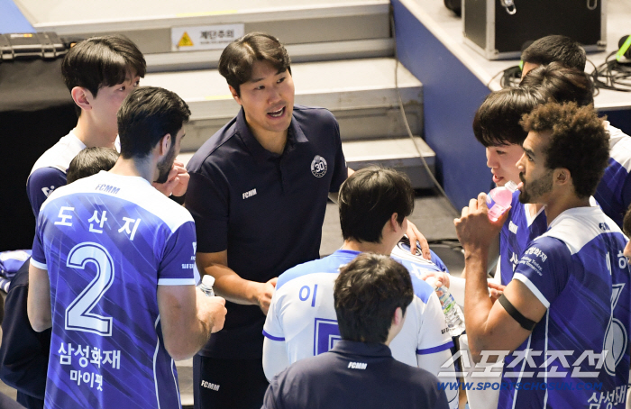 5세트 14-13 교체 대적중! 선두 잡은 기적의 리버스 스윕 승리…