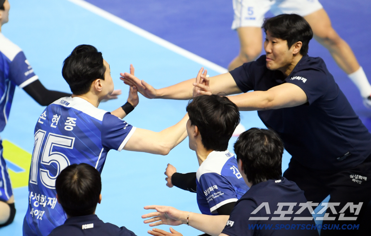 5세트 14-13 교체 대적중! 선두 잡은 기적의 리버스 스윕 승리…"3…