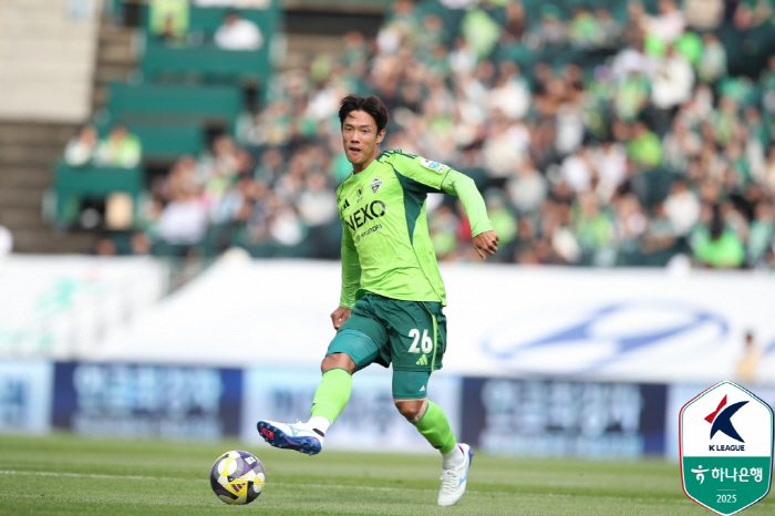 '수원행 유력' 홍정호 충격 폭로! 8년 뛴 전북 떠난 이유 SNS 전격…