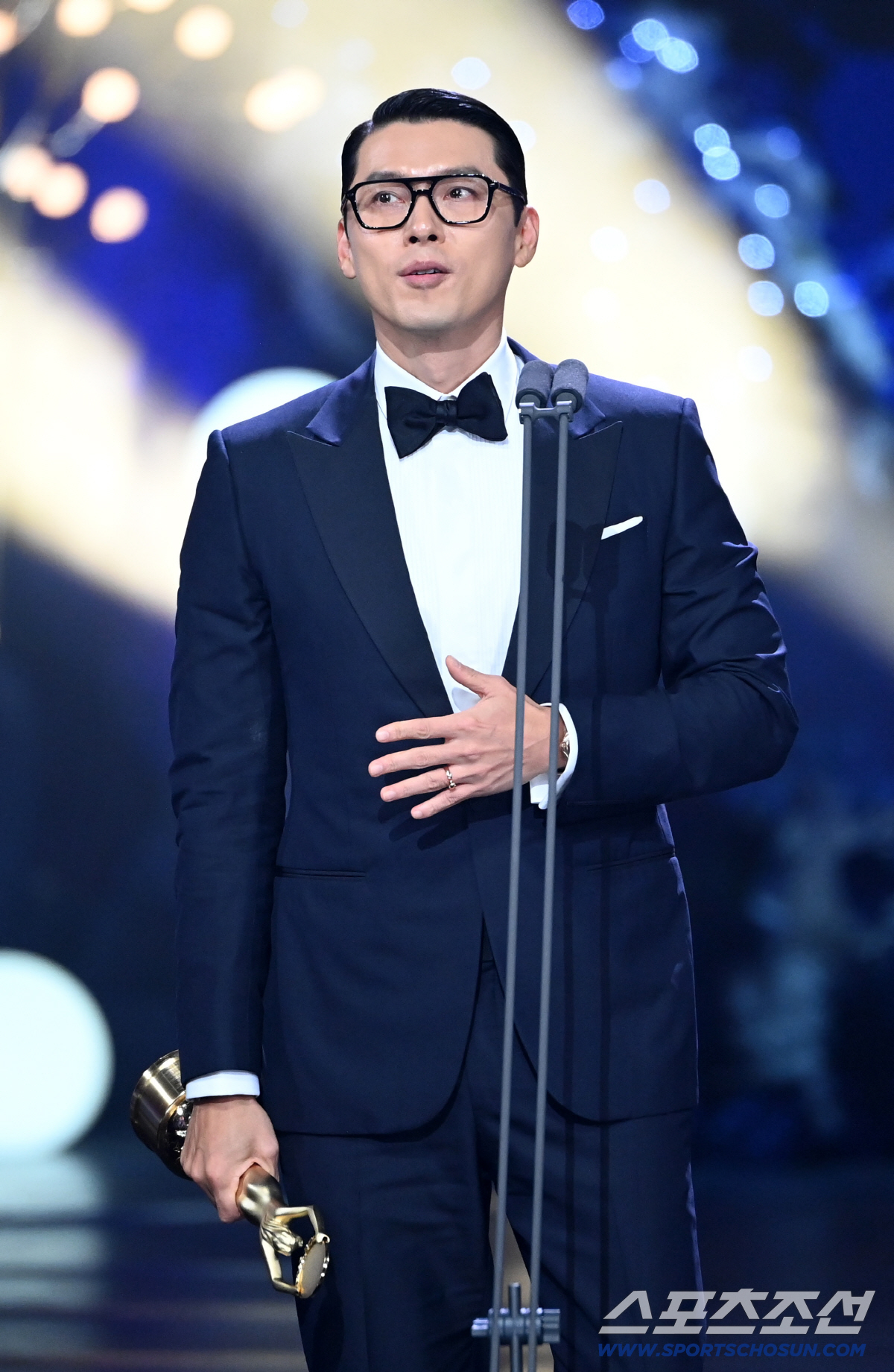 [단독] "♥예진 씨보다 상 더 받고 싶었냐고요?"…현빈이 마주한 '청룡…