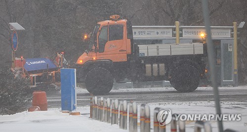 제주 대설주의보 내려져 일부 산간도로 통제