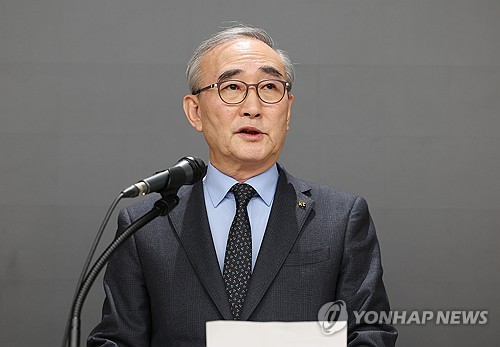 [신년사] 김영섭 KT 대표 "고객 신뢰 회복에 만전…AX 역량도 강화"