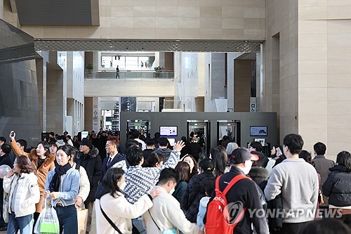 국립중앙박물관 작년 관람객 650만명 넘어…세계 '톱3' 될까