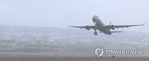 제주 항공편 결항·지연 잇따라…"전국 악천후 영향"