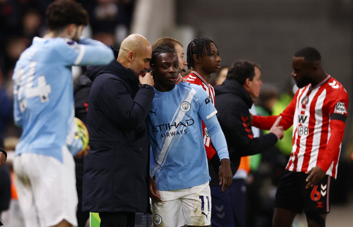 "야, 너 이리 와 봐!" 돈나룸마 분노 폭발 '아찔', 엘링 홀란 카리스마→과르디올라 급히 '평화 중재'