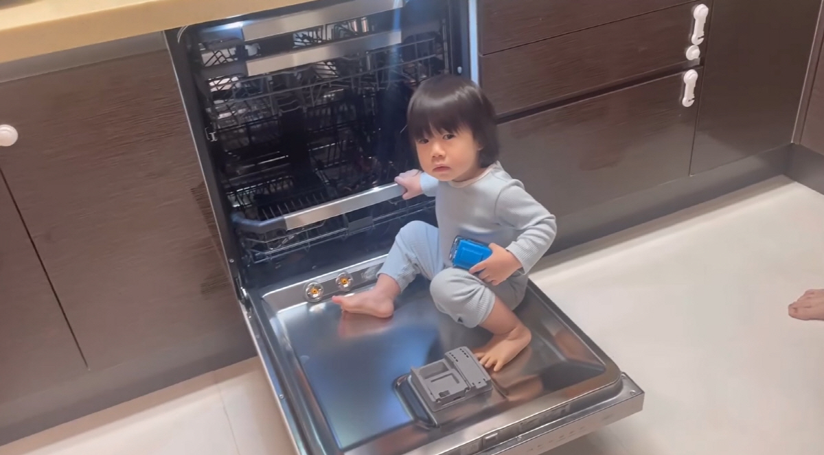 강재준, 16개월子 식기세척기 등반에 당혹…♥이은형 "문 고장 나"