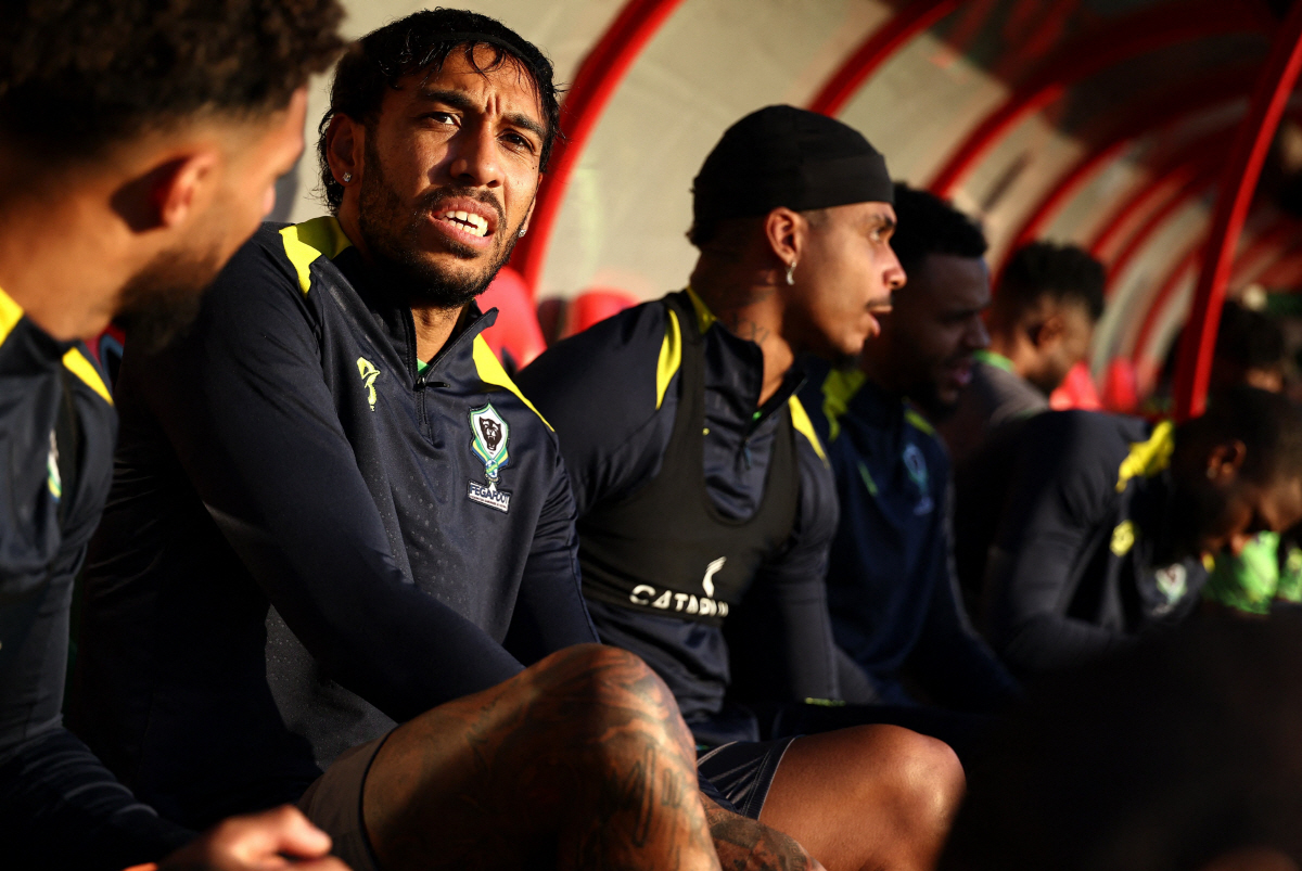 대충격! '흥민이형 망했어' 부앙가 뛰는 가봉, 네이션스컵 탈락에 사상 …