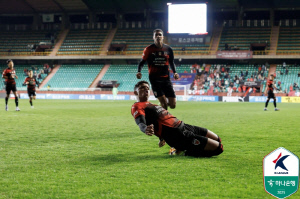 K리그 대형 미드필더 이동, '영일만 특급' 오베르단의 전북행...헌데 변수가 있다