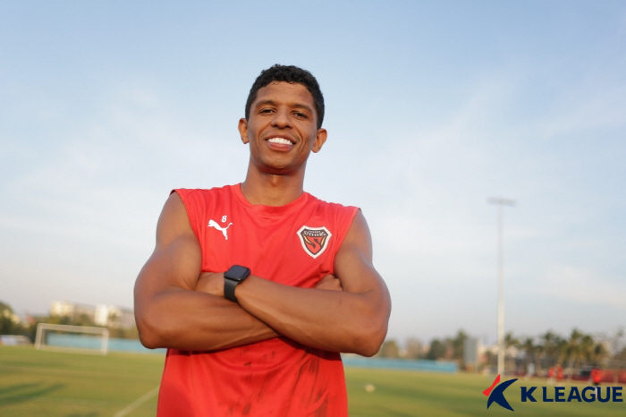 K리그 대형 미드필더 이동, '영일만 특급' 오베르단의 전북행...헌데 …