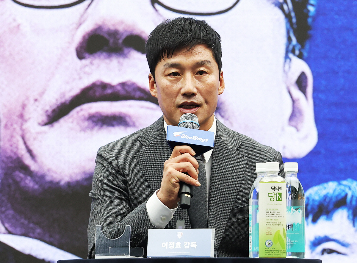 이제는 '주류'가 된 '흙수저 신화' 이정효 감독이 '비주류'에게 전하는…