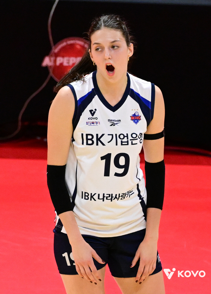 "흥국생명전 셧아웃 승리 그날 이후부터..." 빅토리아와 IBK 대반전의 비하인드 [광주 현장]