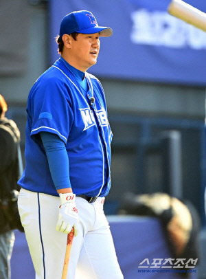 TV 밖으로 나온 이대호, 중신 인스트럭터 취임…그가 보여줄 지도력은